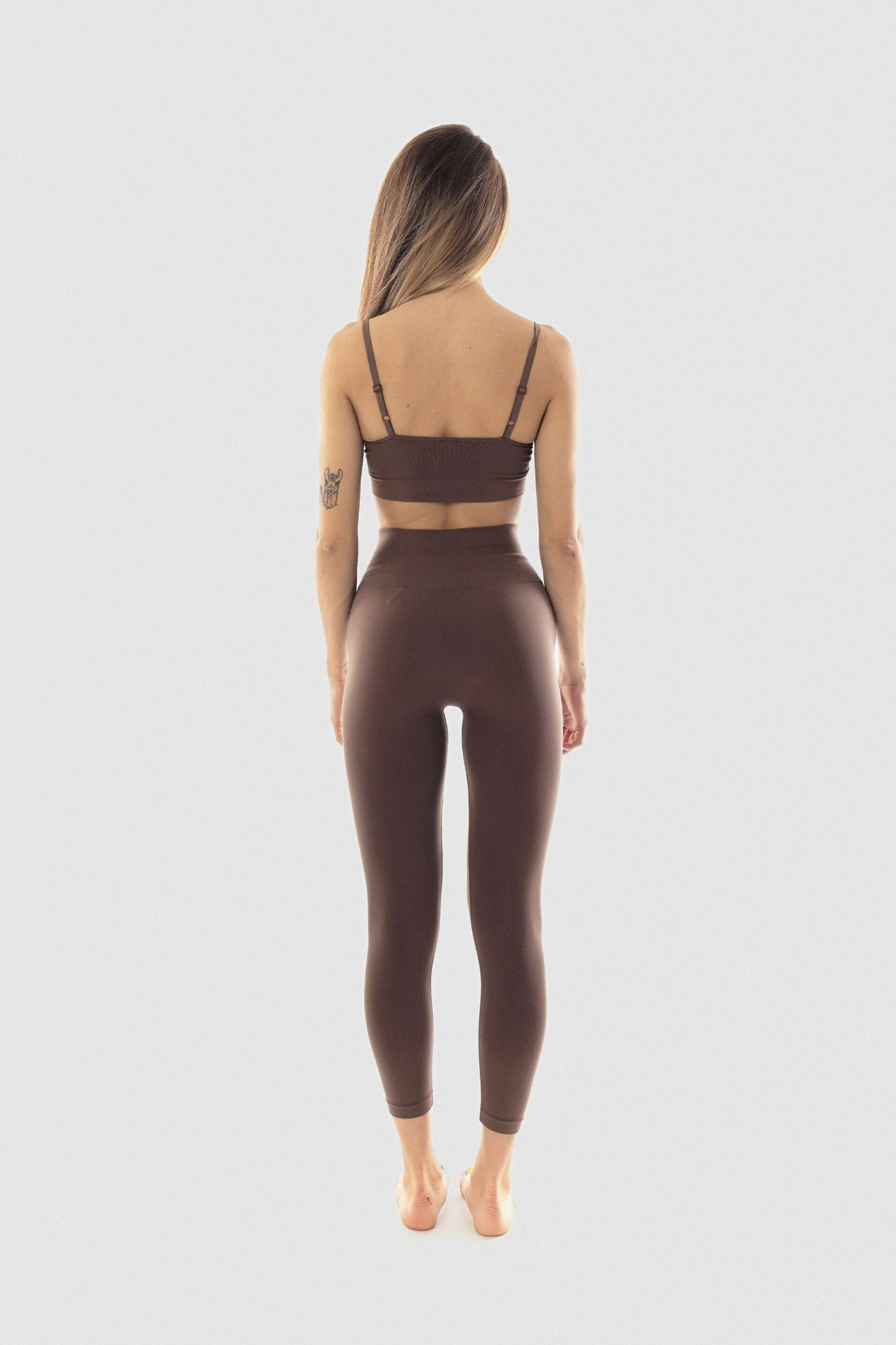 High-rise extra-soft brown leggings knit in seamless technique