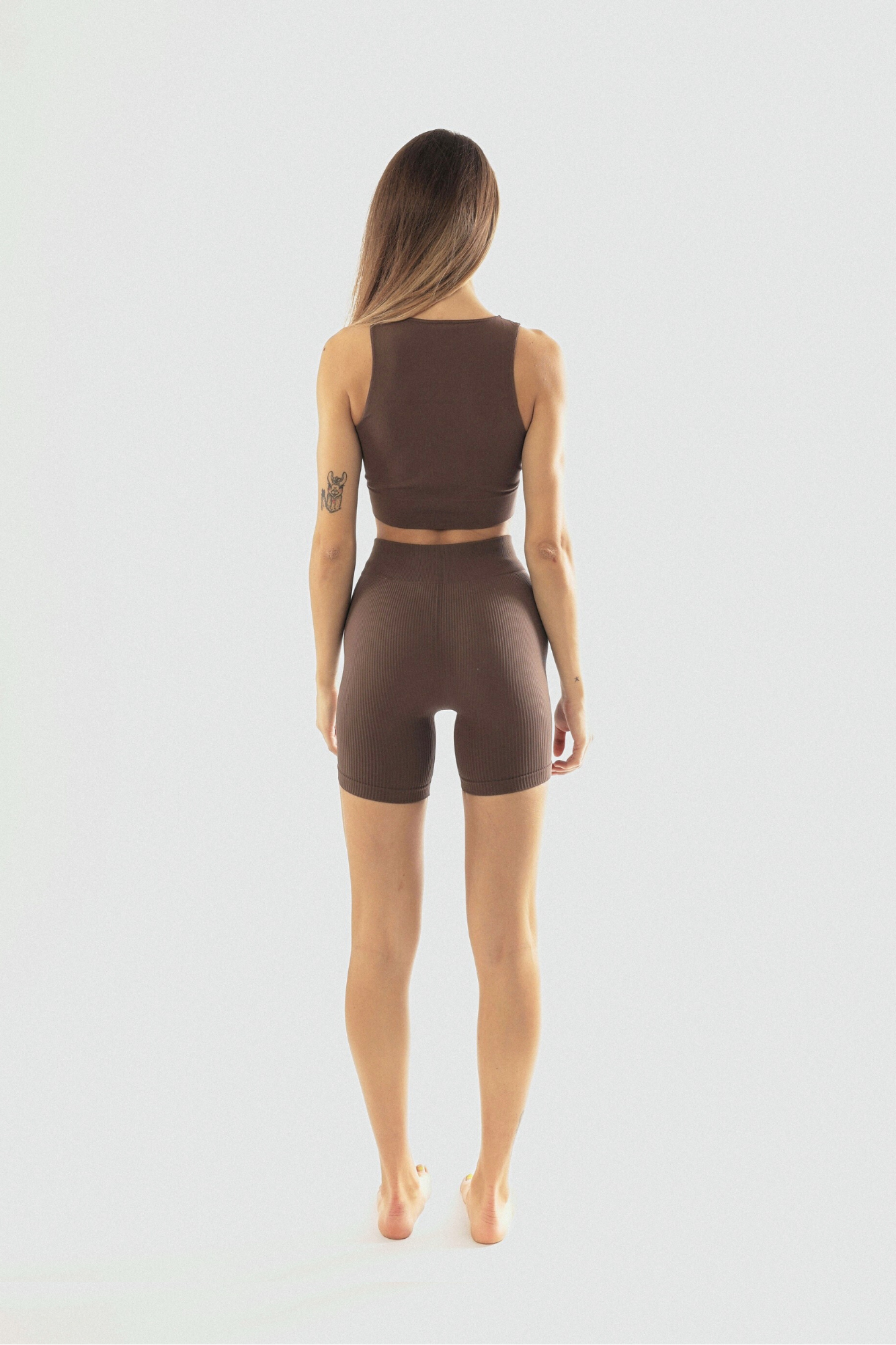 An extra-soft brown seamless bike short knit in seamless technique