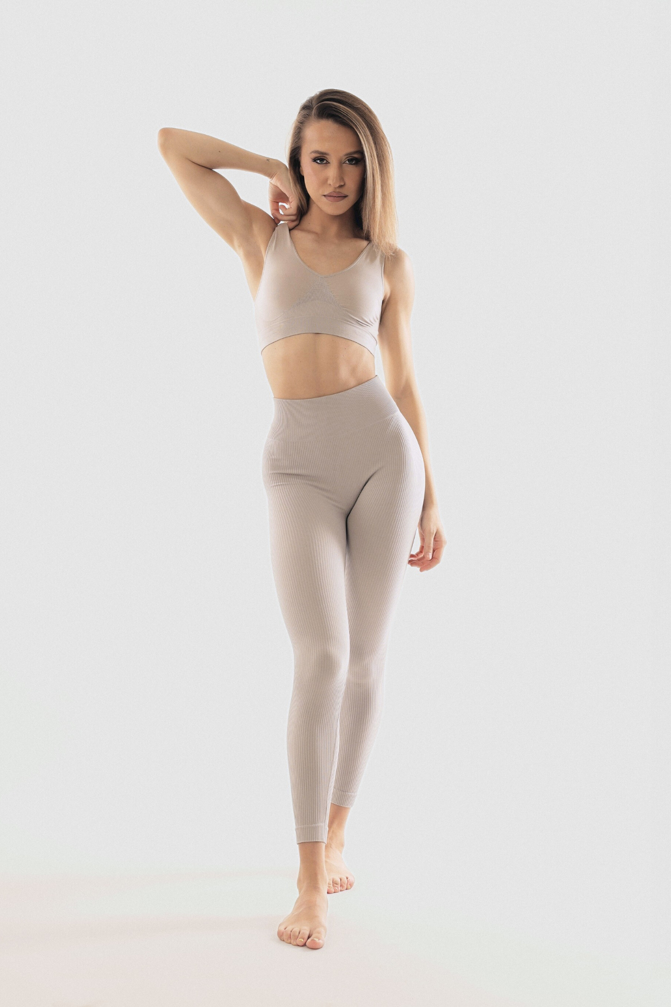High-rise light grey leggings knit in seamless technique