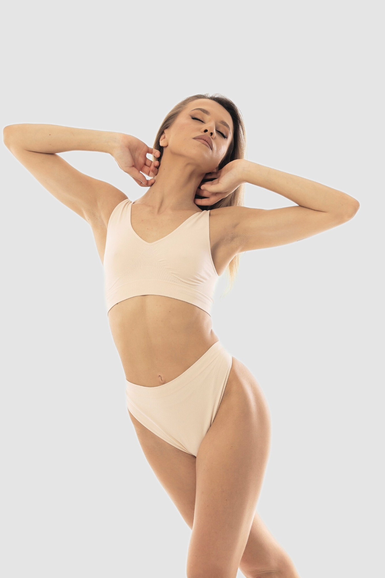A cream wide strap top knit in seamless technique
